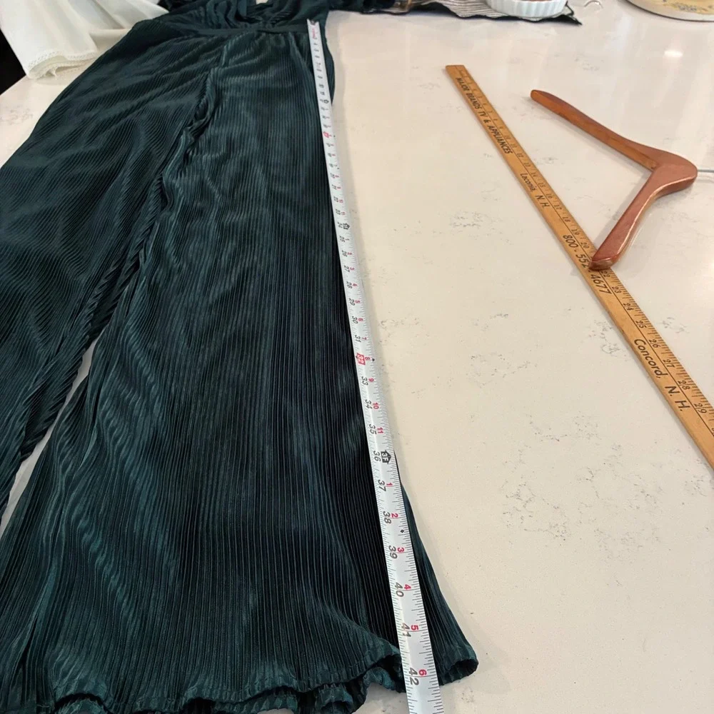 Lulus Jumpsuit XS Green Pleated Wide Leg Flutter Sleeve Wedding Party Cocktail